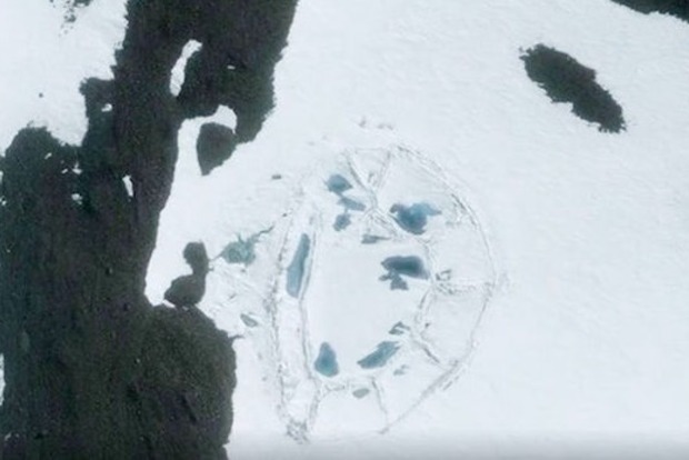 В Антарктиде найдены руины загадочного огромного здания‍