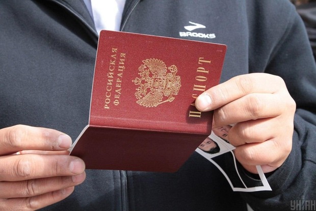 Зеленський прокоментував видачу окупантами паспортів Росії в Херсоні та в Мелітополі.