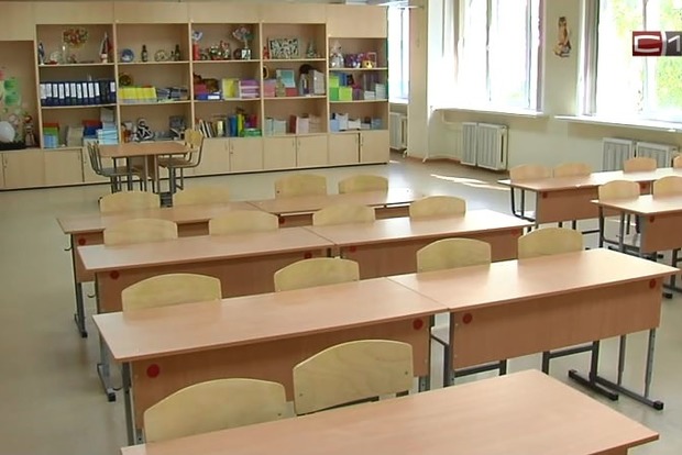 В Киеве приостановили набор первоклассников в школы