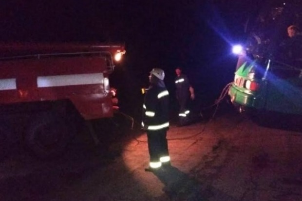Вез детей ночью: автобус в Херсонской области слетел в кювет на скользкой дороге