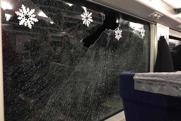 Окно поезда, в котором ехала Руслана, разбили камнем