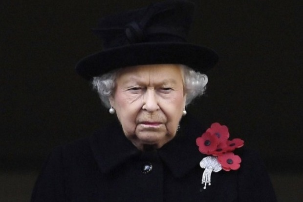 Елизавета II не стала подписывать заявление по поводу интервью Гарри и Меган Маркл