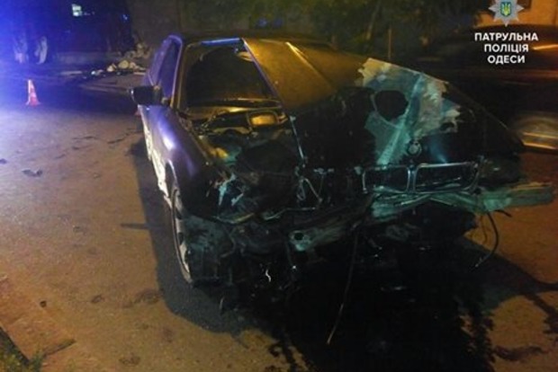 В Одессе пьяный водитель на BMW врезался в стену дома‍