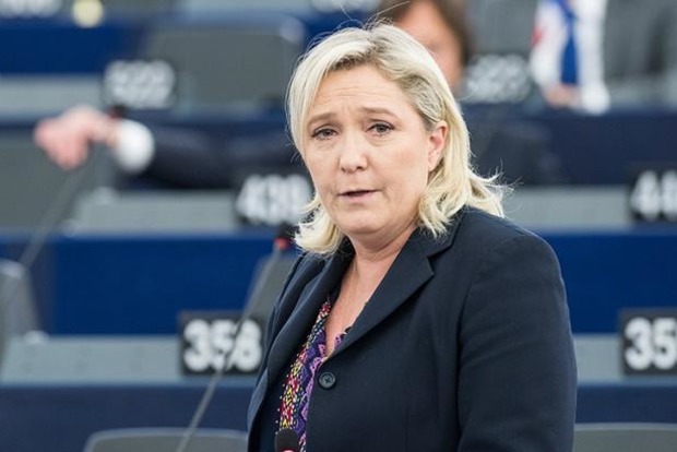 Європарламент заморозив дотації партії Марін Ле Пен