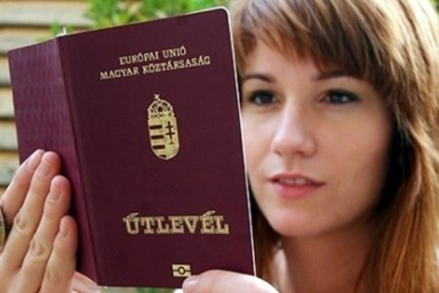 На Закарпатье открыли «охоту» на владельцев венгерских паспортов