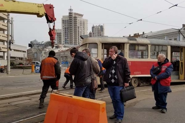 У центрі Києва зійшли з рейок два трамваї