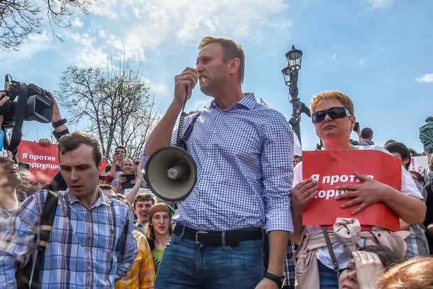 Навальный отсидит месяц в тюрьме за акцию Он нам не царь