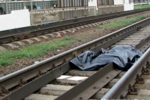 Разрезало пополам: в Киеве машинист поезда переехал собственного сына