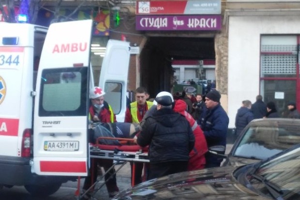 Из-под завалов дома в Киеве спасены три человека