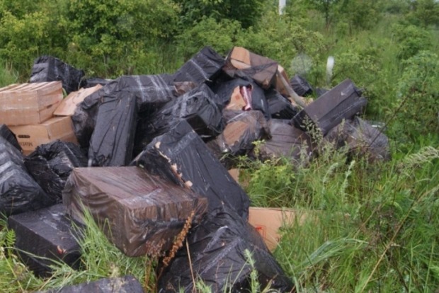 В Черновицкой области пытались провезти контрабанду из 27 тысяч пачек сигарет
