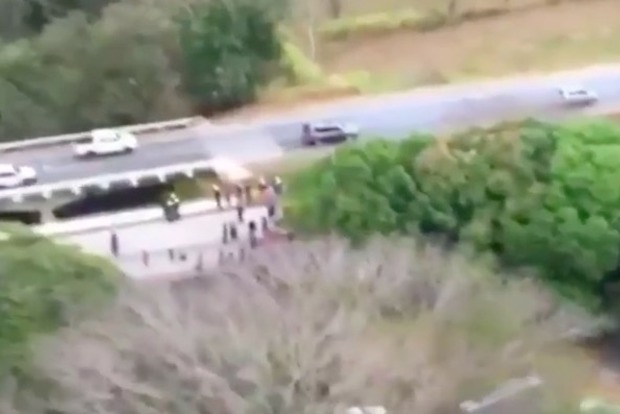 У Панамі 16 людей загинули при падінні автобуса в ущелину