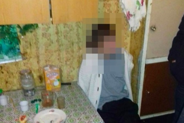 Женщина выбросила с пятого этажа ребенка своей подруги‍ в Запорожье