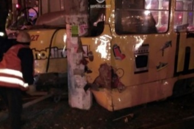 ﻿В Одесі трамвай врізався у стовп