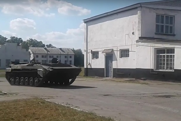 На Житомирском бронетанковом заводе на БМП-1 и БМП-2  вместо российского адаптировали немецкий двигатель  