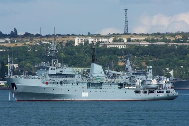 З зазнало лиха біля острова Зміїний корабля ВМС ЗС України евакуювали частину екіпажу