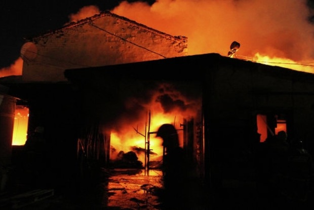 В складском помещении в Киеве произошел пожар 