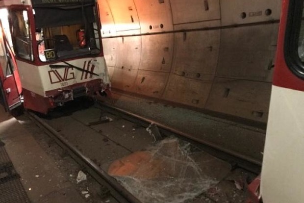 Криваве зіткнення в Німеччині - в метро не розминулися два потяги