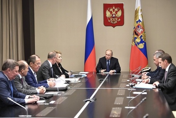 Обговорити Донбас: Після розмови з Порошенком Путін скликав Раду безпеки РФ