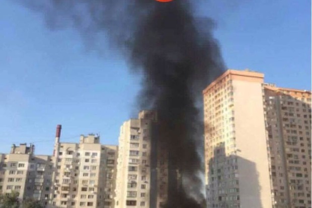 В Киеве горит и взрывается детский садик 
