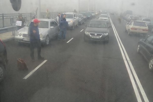 В Виннице автомобилисты блокируют мосты через цены на топливо