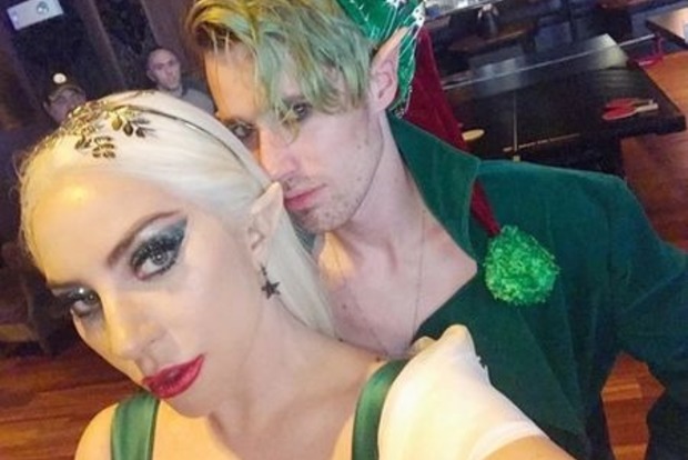 Леді Гага одяглася ельфом на вечірку перед Різдвом
