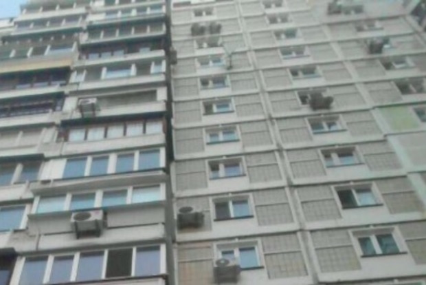 В Киеве на Оболони женщина выбросилась из окна‍