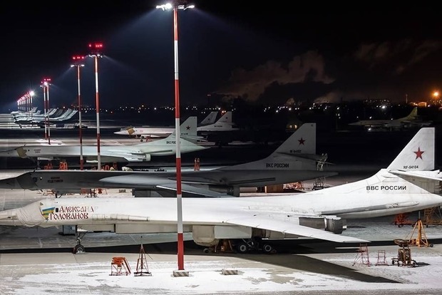 Треть российских бомбардировщиков сосредоточена на одном аэродроме: это вызывает тревогу