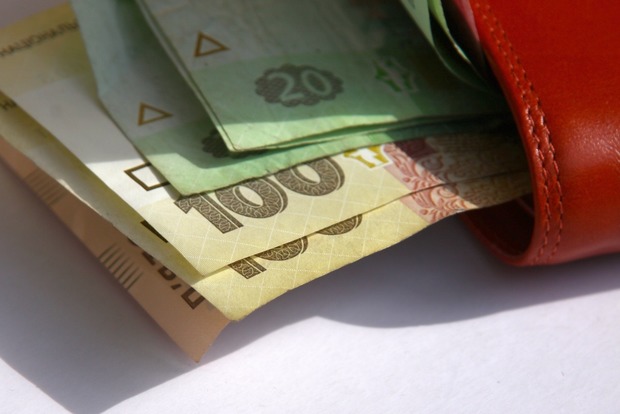 Середня зарплата в Україні за серпень склала 5,2 тис. грн