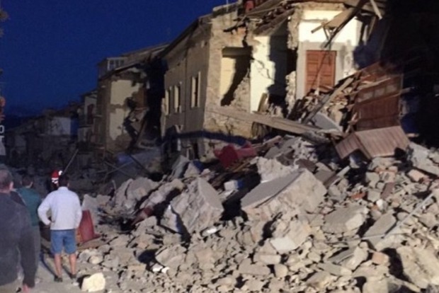 Порошенко поручил МИД предложить Италии помощь в ликвидации последствий землетрясения