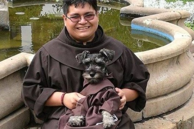 В Боливии собака стала монахом