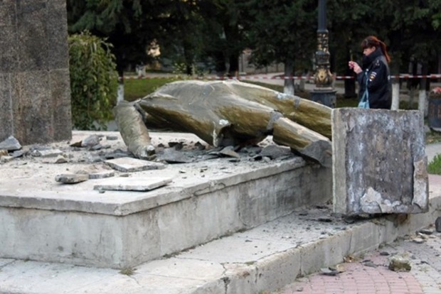 В оккупированном Судаке разрушили памятник Ленину