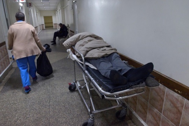 Тіло померлого пацієнта два дні пролежало посеред лікарні в РФ