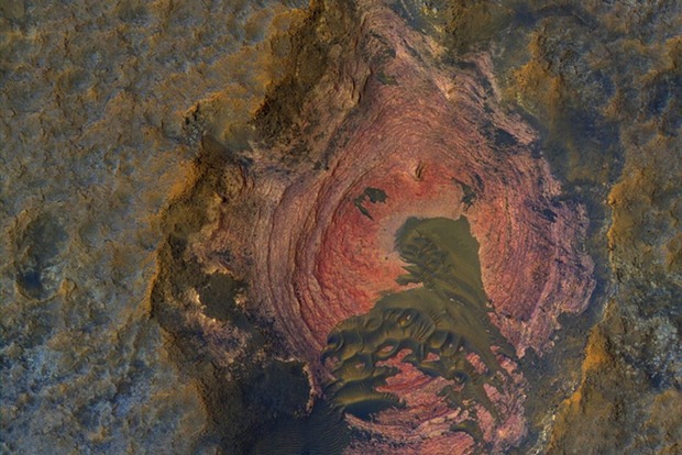 NASA обнародовало необычный снимок поверхности Марса