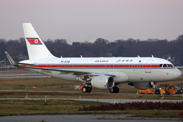 На борту северокорейского самолета во время полета возник пожар