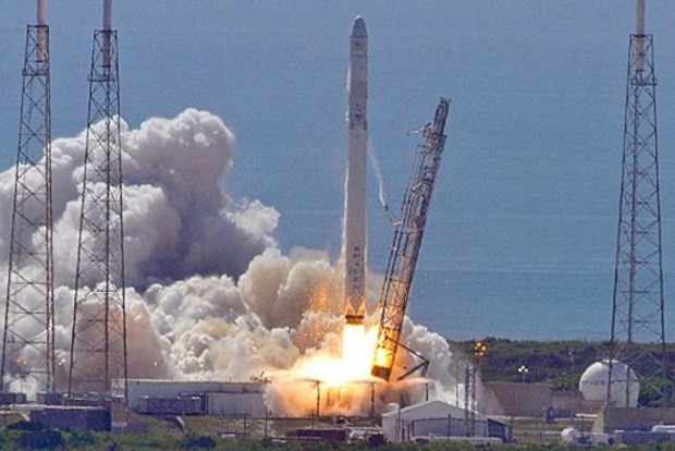 Falcon 9 успішно вивела на орбіту 10 супутників нового покоління