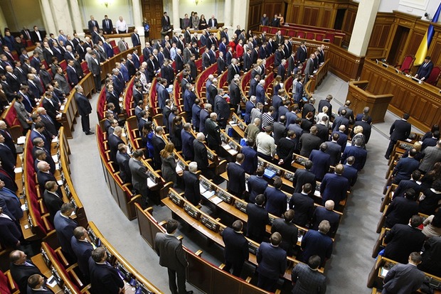 Парламент принял закон о помощи обманутым вкладчикам банка Михайловский