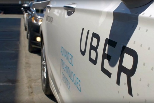 Uber остановил испытания самоуправляемых авто после ДТП в Аризоне