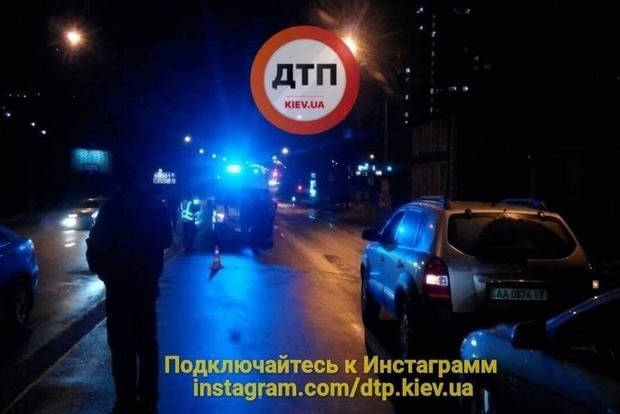 Позашляховик поліції збив дівчину в Києві