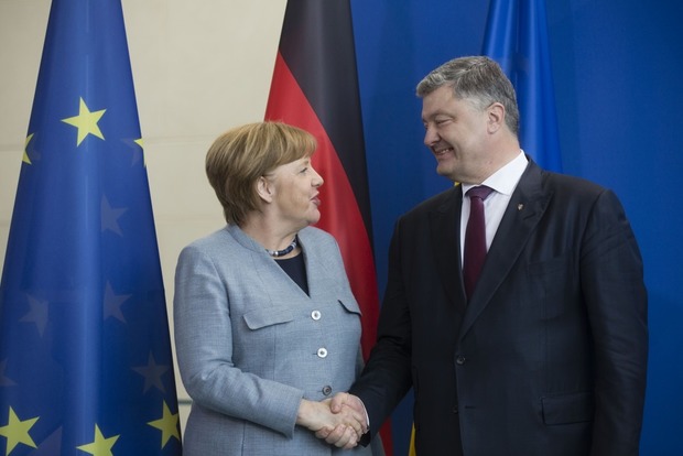Меркель заявила о готовности защищать вопрос транзита газа через Украину