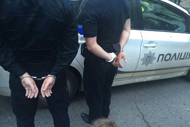 В Одессе за вымогательство задержаны двое патрульных полицейских