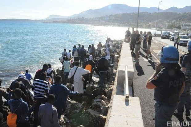 Италия может закрыть порты для беженцев