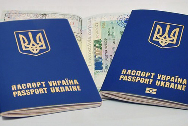 Сотрудница ОВИРа в Одессе напала на девушку, пришедшую за паспортом