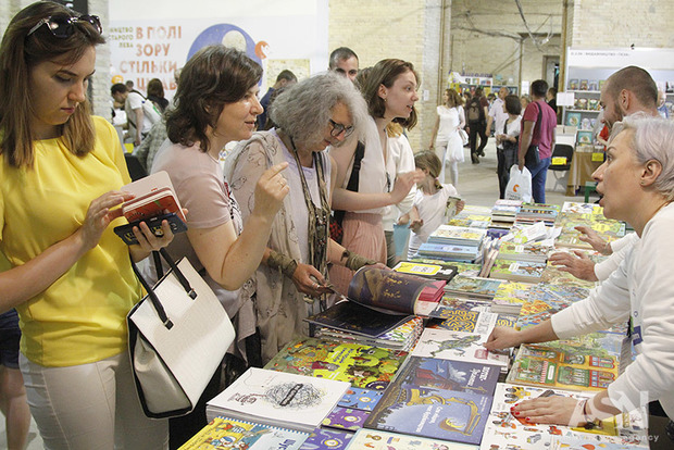 Сотни писателей и издательств. В Киеве стартовал «Книжный Арсенал»