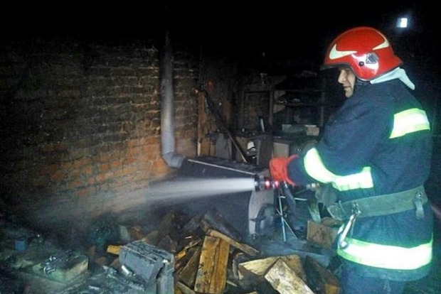 На Харківщині вибухнув авто, чотири гаражі зруйновано