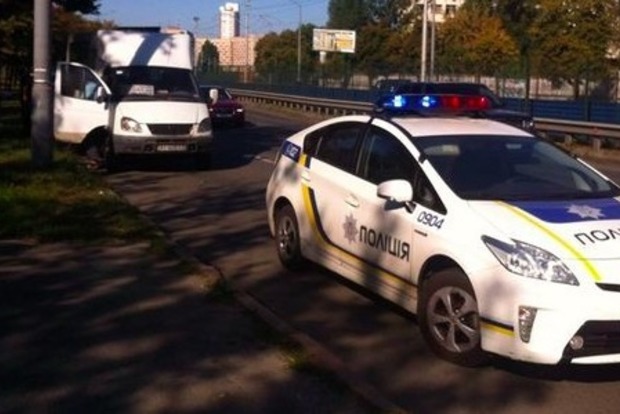 У Києві з маршрутки під час руху випала пасажирка