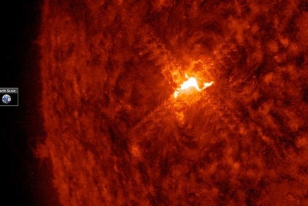 НАСА показало редкую вспышку на Солнце