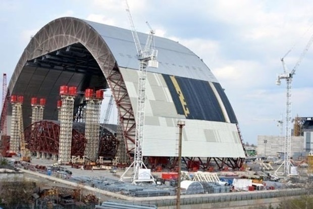 Гройсман: Четвертый энергоблок ЧАЭС накроют защитной аркой