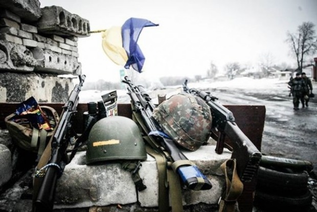 За минувшие сутки на Донбассе погиб один украинский военный, еще один получил ранения
