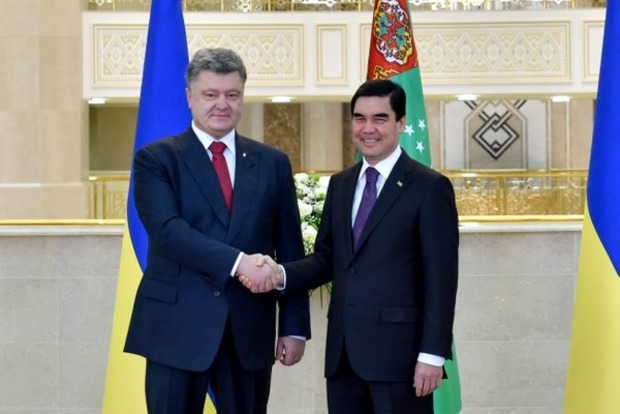 Порошенко находится с официальным визитом в Туркменистане