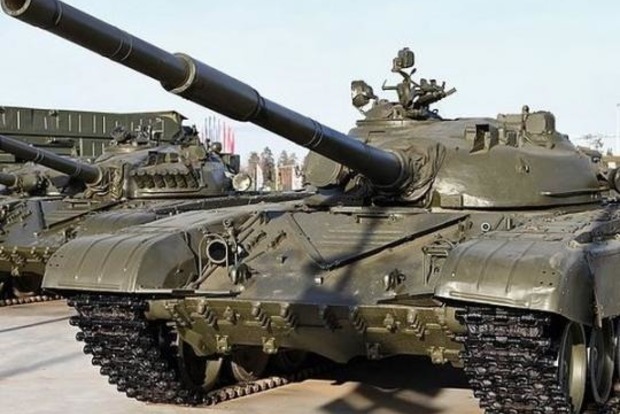 В Луганске на аэродром боевики согнали танки, «Грады» и «Гвоздики»